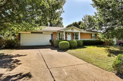 9640 Bonton Dr, Saint Louis, MO 63123