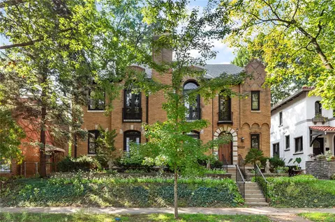 7386 Kingsbury Blvd, University City, MO 63130