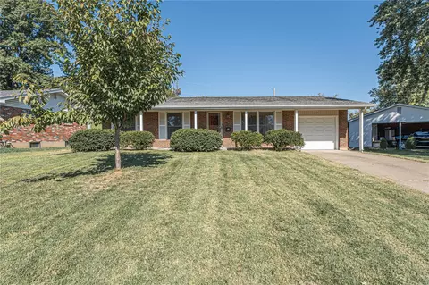 1315 Chargene St, Saint Charles, MO 63301