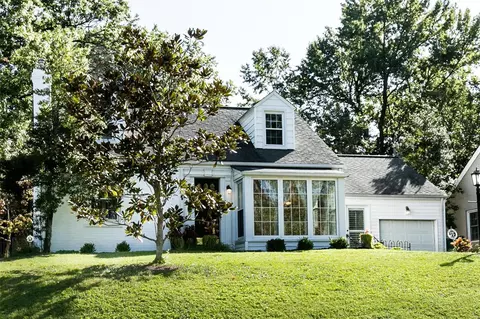 1404 S Rock Hill Rd, Webster Groves, MO 63119