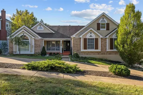 720 Carman Oaks Ct, Manchester, MO 63021