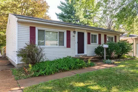 651 Village Square Dr, Hazelwood, MO 63042