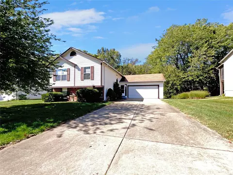 711 Longhorn Dr, O'fallon, MO 63368