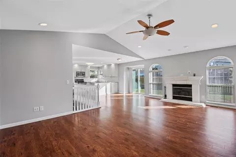 1102 Castle Pines Dr, St Peters, MO 63366 photo 11