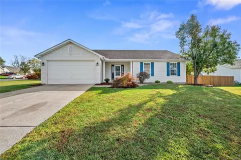 1102 Castle Pines Dr, St Peters, MO 63366