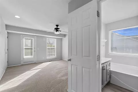 1102 Castle Pines Dr, St Peters, MO 63366 photo 17