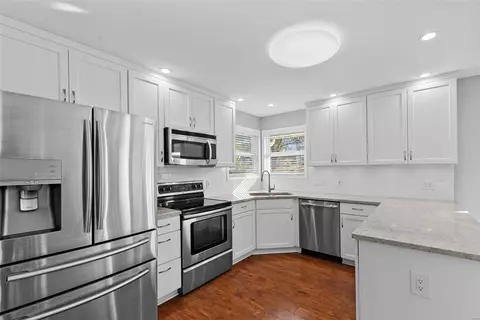 1102 Castle Pines Dr, St Peters, MO 63366 photo 8