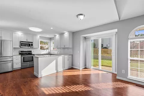 1102 Castle Pines Dr, St Peters, MO 63366 photo 4