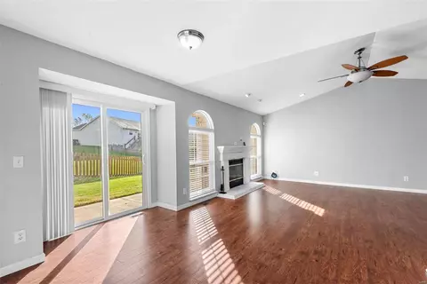 1102 Castle Pines Dr, St Peters, MO 63366 photo 9