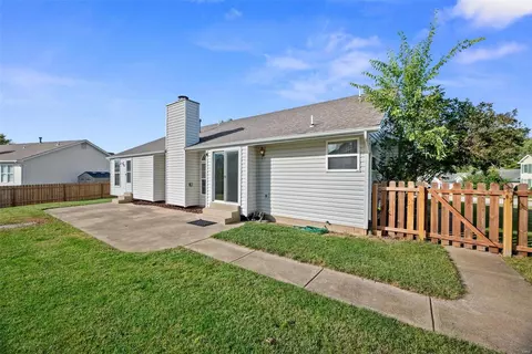 1102 Castle Pines Dr, St Peters, MO 63366 photo 32