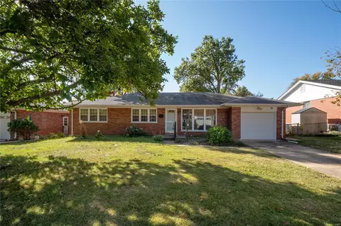 6110 Savio Dr, Saint Louis, MO 63123
