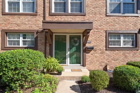 11953 Villa Dorado Dr, Saint Louis, MO 63146