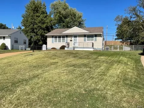 4327 Maroon Ct, Saint Louis, MO 63123