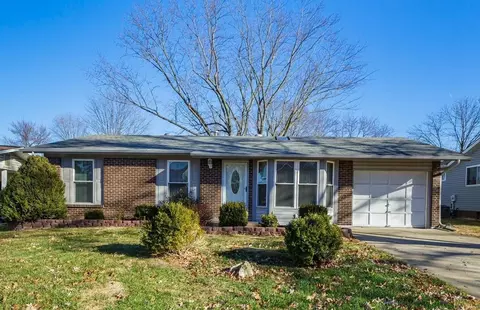 7 Debbie Dr, Saint Peters, MO 63376