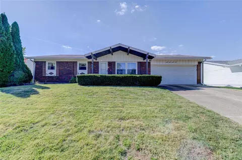 2829 Olde Greenwich Dr, Saint Charles, MO 63301