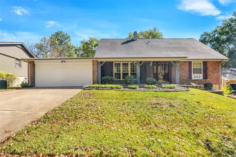 5956 Ponderosa Ct, Saint Louis, MO 63128