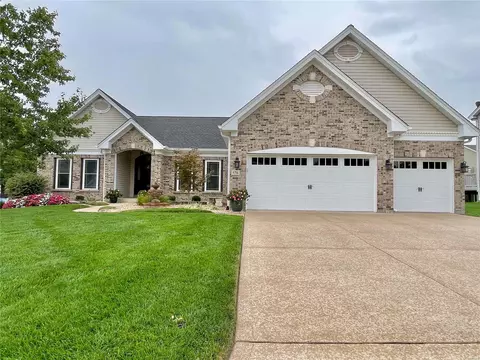576 Hitching Post Dr, Saint Charles, MO 63304