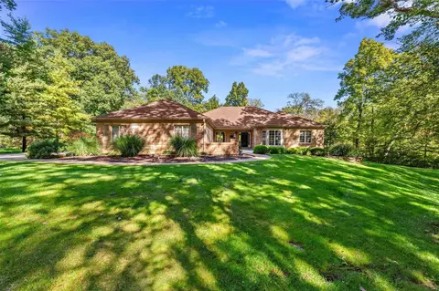 16607 Jamestown Forest Dr, Florissant, MO 63034