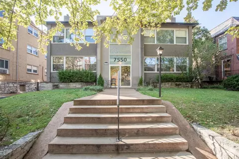 7550 York Dr #1W, Clayton, MO 63105