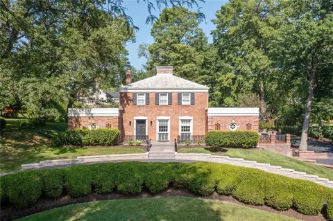 27 Briarcliff, Ladue, MO 63124