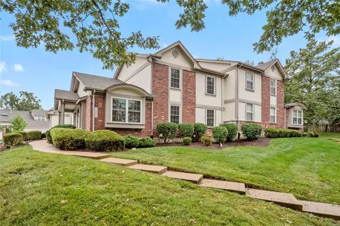 15806 Thomas Ridge Ct, Chesterfield, MO 63017