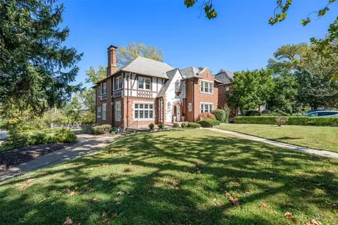 7367 Teasdale Ave, University City, MO 63130