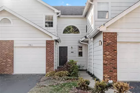 11963 Autumn Trace Ct, Maryland Heights, MO 63043