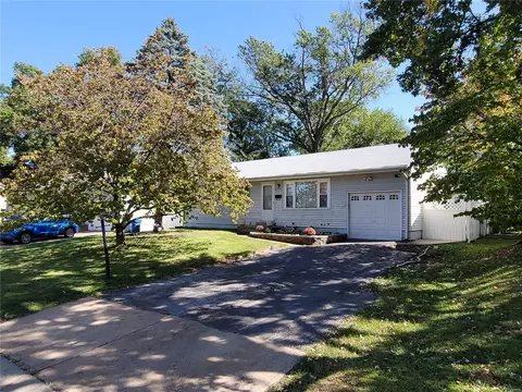 8214 Marvale Ln, Saint Louis, MO 63123