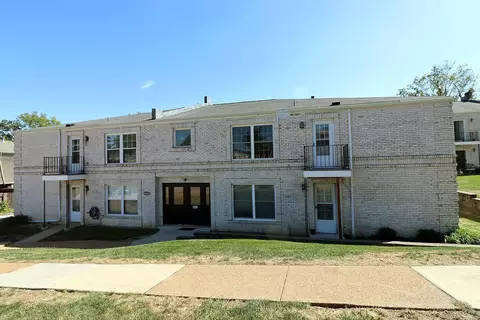 4362 Chateau Deville Apt H Dr, Saint Louis, MO 63129