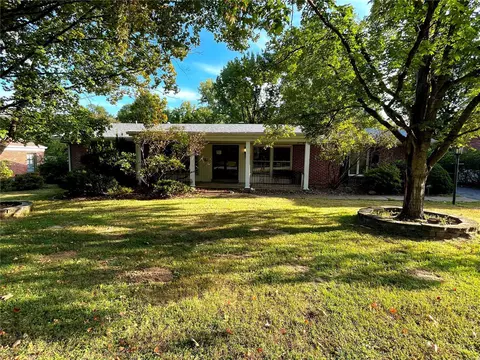 50 High Valley Dr, Chesterfield, MO 63017