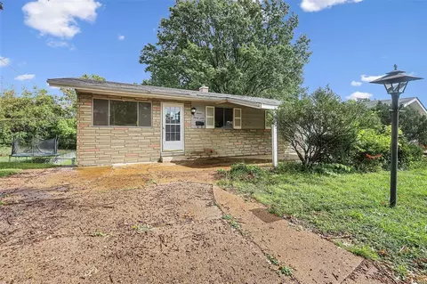 739 Shepley Dr, Saint Louis, MO 63137