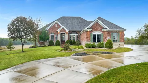 341 N Quail Point Dr, O'fallon, MO 63366 photo 2