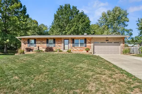 1427 Green Elm Dr, Fenton, MO 63026