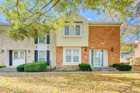 780 Coalport Dr, Saint Louis, MO 63141