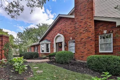 13359 Fairfield Circle Dr, Town And Country, MO 63017