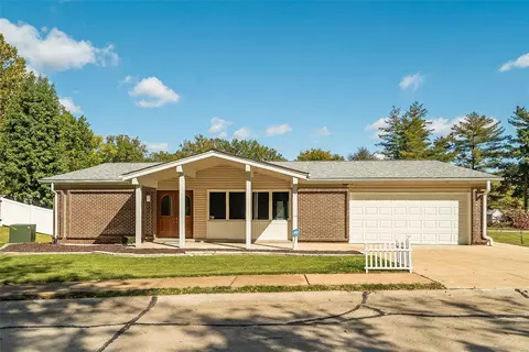 4921 Deepwood Ct, Saint Louis, MO 63128