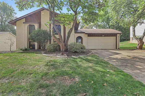 2349 Pheasant Run Dr, Maryland Heights, MO 63043