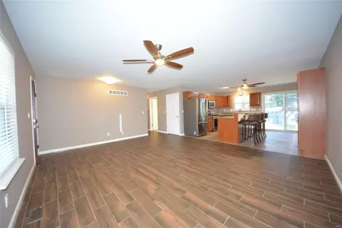 1232 Begonia Dr, O'fallon, MO 63366 photo 3