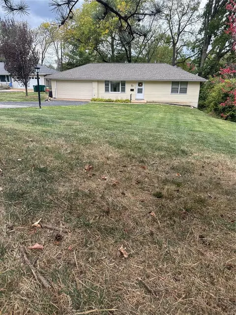 329 W Old Watson Rd, Saint Louis, MO 63119