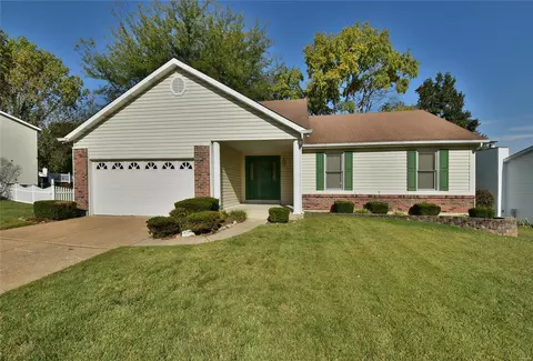1079 Riverwood Place Pl, Florissant, MO 63031
