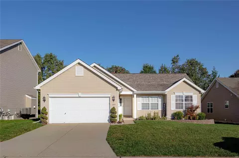 817 Harding St, Saint Peters, MO 63376