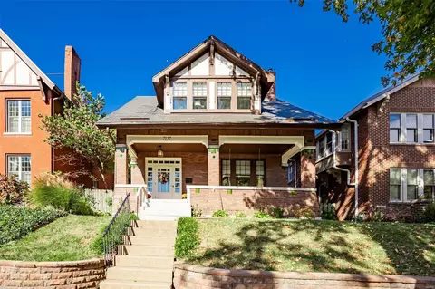 7127 Pershing Ave, University City, MO 63130