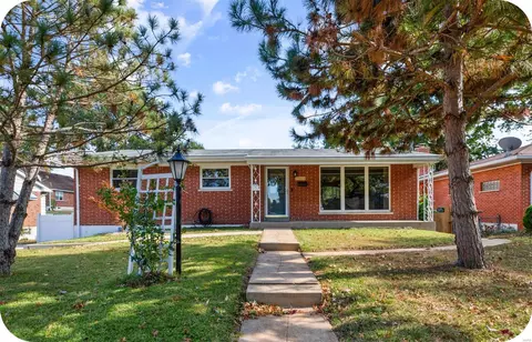 2518 Wembley Dr, Saint Louis, MO 63125