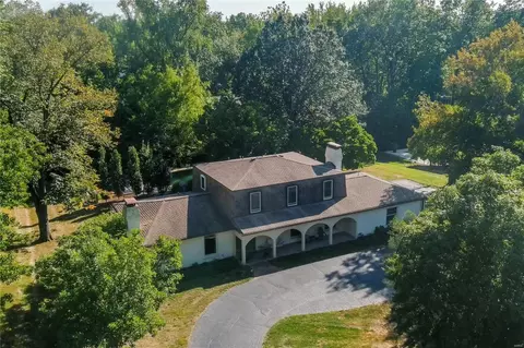 16 Salem Estates Dr, Ladue, MO 63124