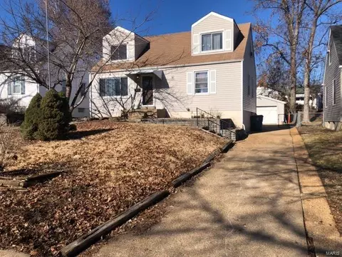 9845 Iveland Dr, Saint Louis, MO 63114