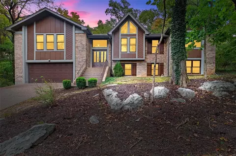 4607 Forest Valley Dr, Saint Louis, MO 63128