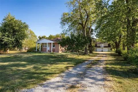 800 Harding Ave, Gillespie, IL 62033 photo 1