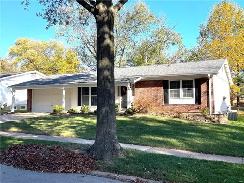 609 Twigwood Dr, Ballwin, MO 63021
