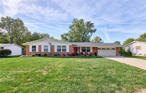 12132 Swan Lake Dr, Saint Louis, MO 63146