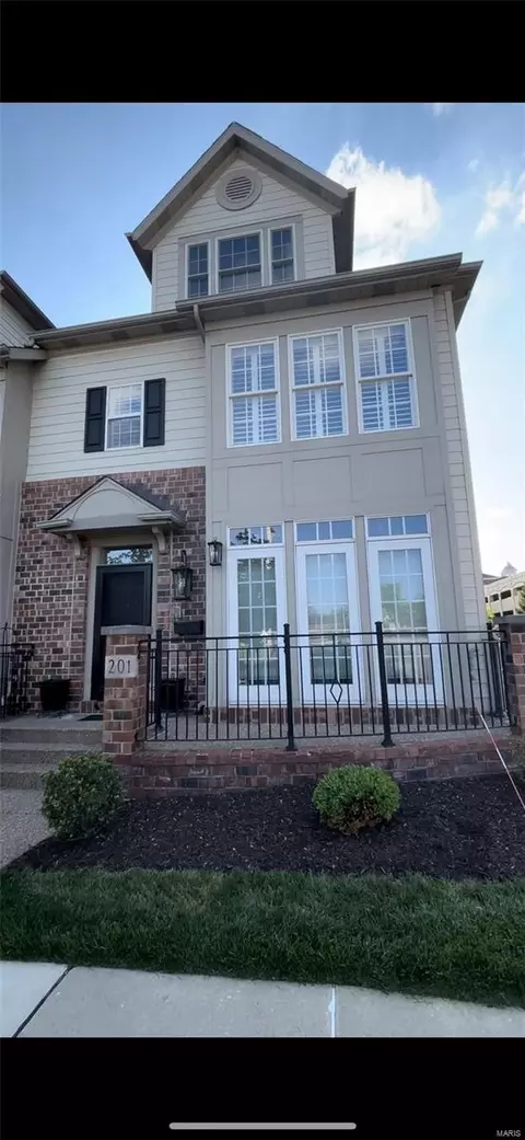 201 S Taylor Ave #10, Saint Louis, MO 63122